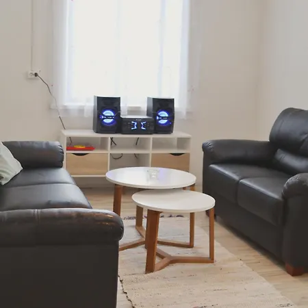 Casa de Férias Paganamaa Puhkemaja Ja Peosaal Liguri