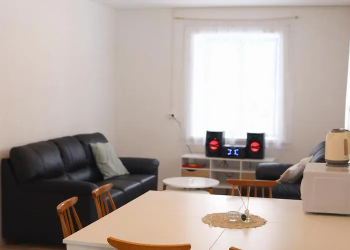 Paganamaa Puhkemaja Ja Peosaal * Liguri